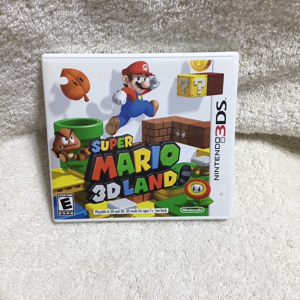 Nintendo 3DS “Super Mario 3D Land”, 4 different suits, can connect to other 3DS
